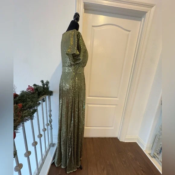 NWT Mac Duggal Sz 4 Green Sequined Butterfly Sleeve Wrap Over A Line Gown